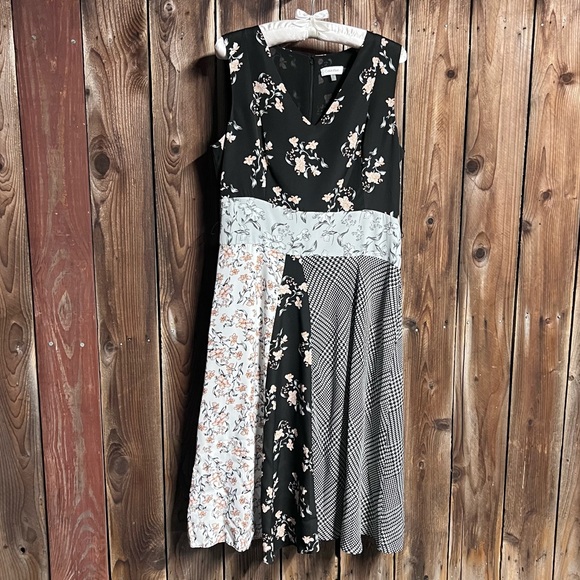 Calvin Klein Satin Mixed Floral Patterns Sleeveless V-Neck Belted Dress Sz 10 - Picture 3 of 13